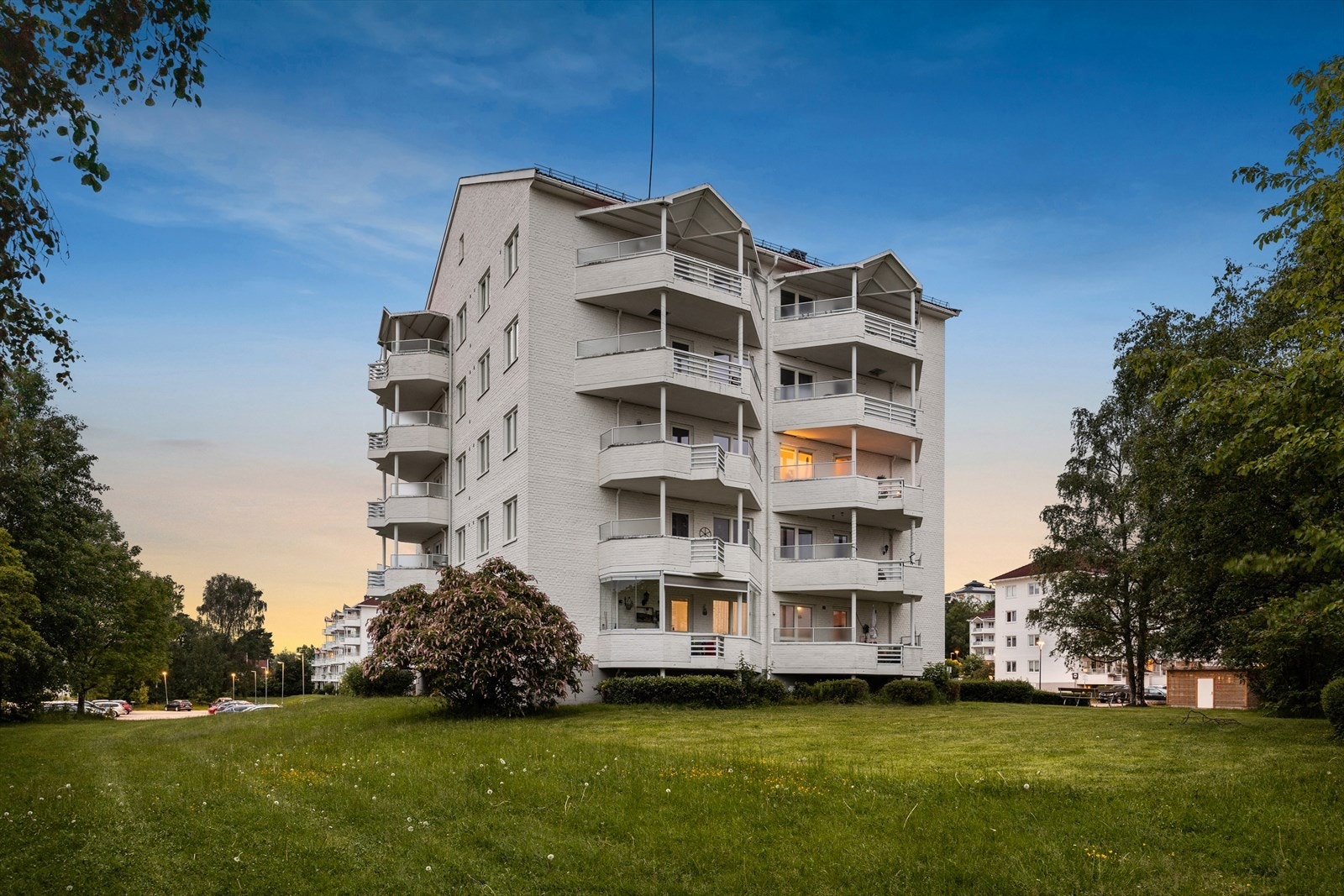 Oppsal borettsalg er et veldrevet og stort borettslag på Oppsal. Borettslaget består av 597 andelsleiligheter. Galleribilde