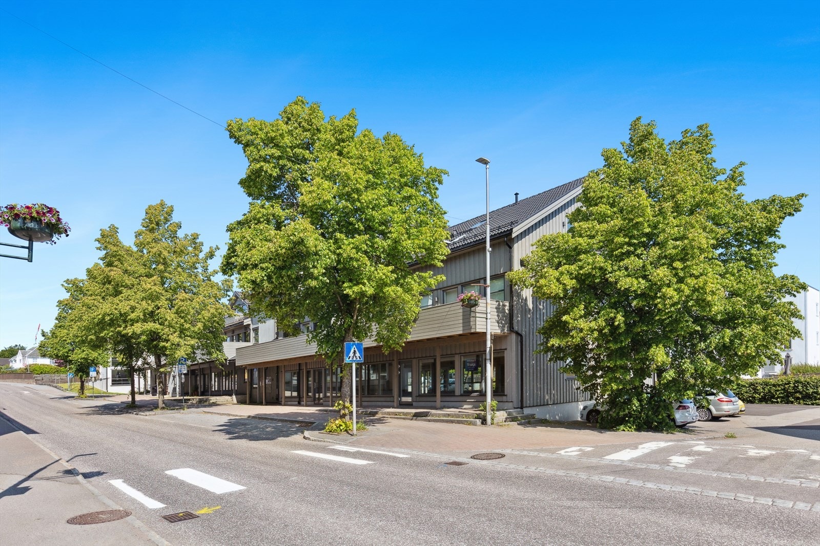 Leiligheten har en flott beliggenhet med nærhet til togstasjonen og E18, perfekt for pendlere! Galleribilde