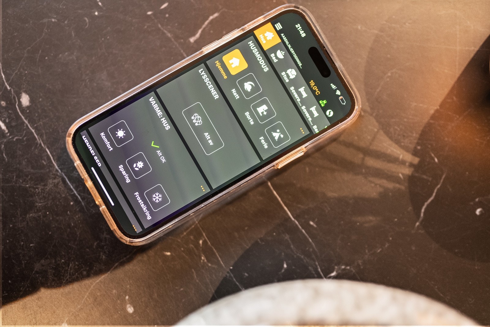 Boligen har smarthusløsning som styres via app. Galleribilde