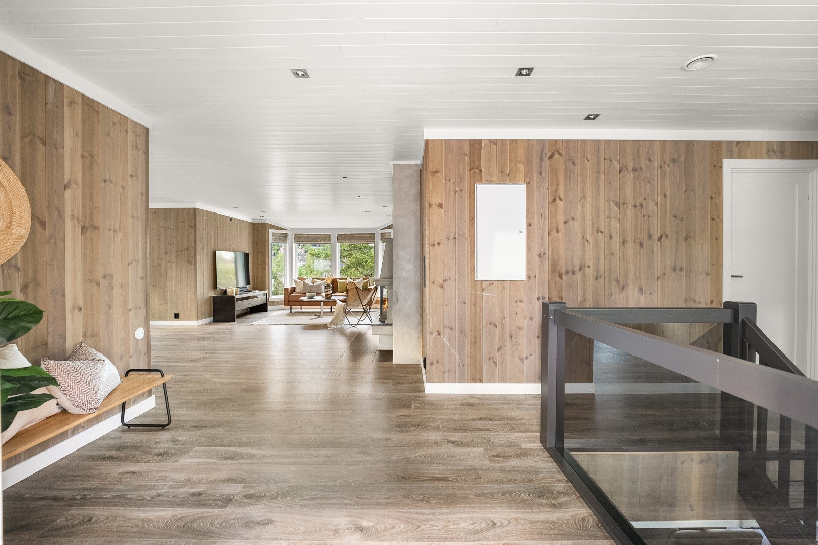 Det er downlights i himlingen i deler av 1. etasje. Galleribilde