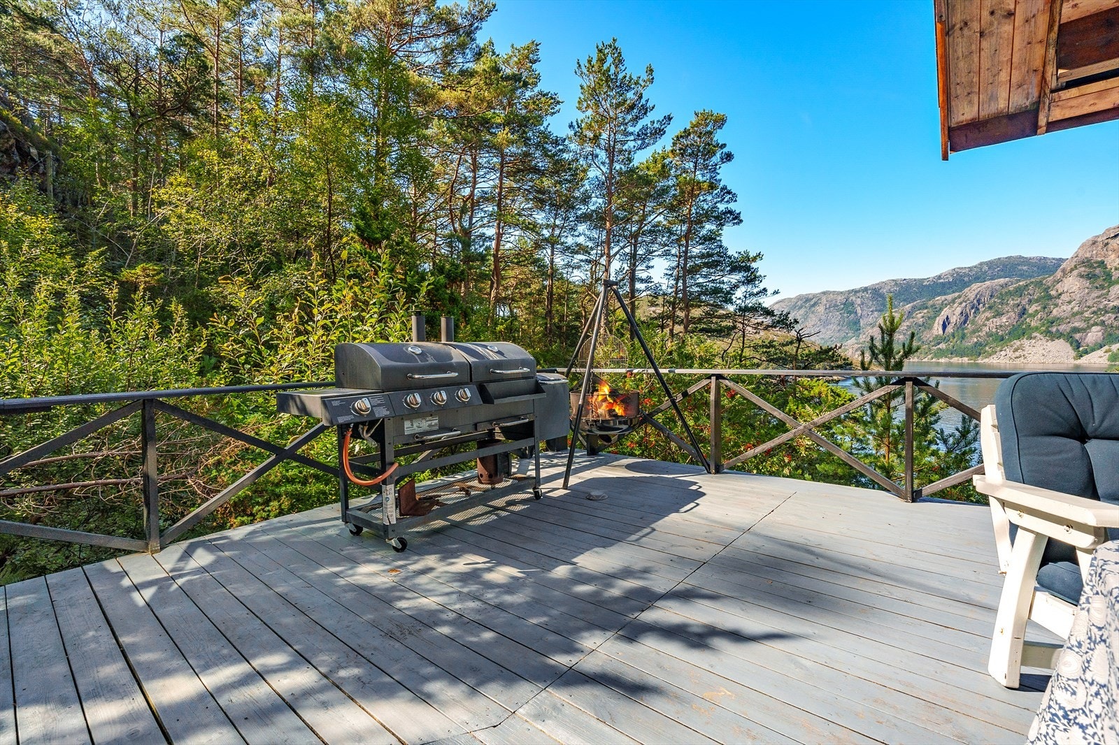 Stor og solrik terrasse for hyggelige sammenkomster. Galleribilde
