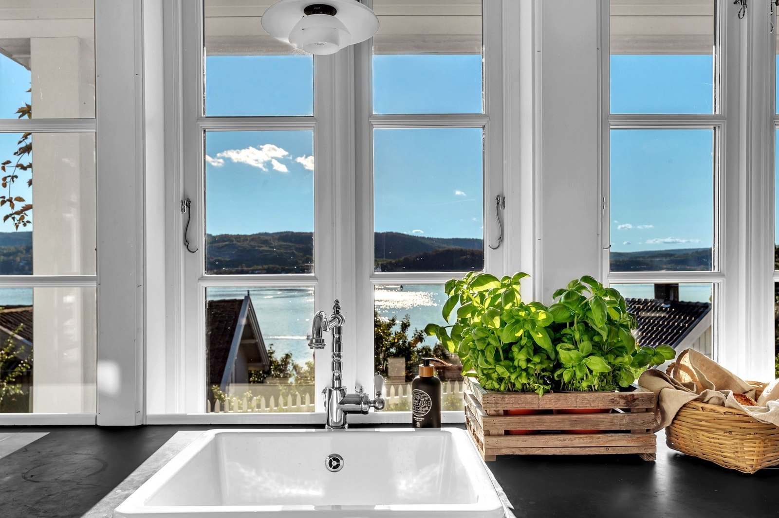 kjøkken med spektakulær utsikt Galleribilde