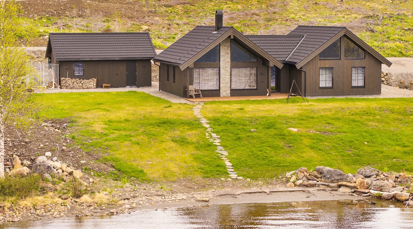 Her kan du nyte friluftsliv hele året - enten du liker fiske, langrenn eller fjellturer! Galleribilde