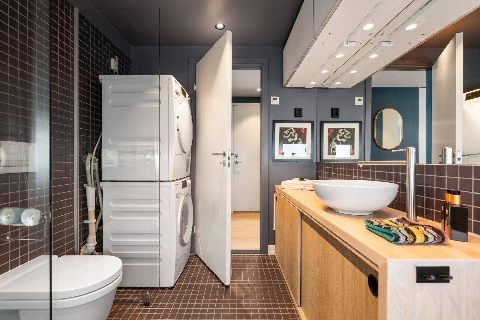 Vannbåren gulvvarme, balansert ventilasjon og opplegg for vaskesøyle. Galleribilde