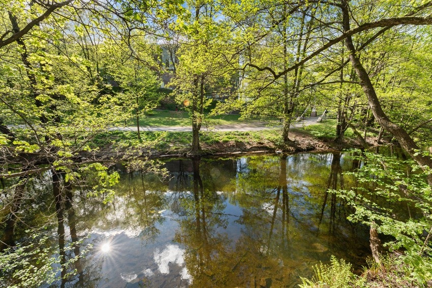 Idyllisk og tilbaketrukket beliggenhet ved Akerselva. Galleribilde