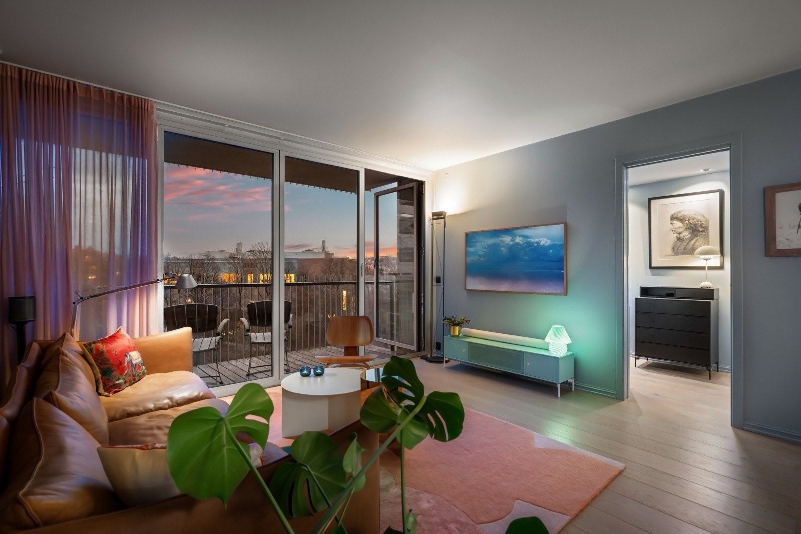 Eksklusiv tårnleilighet med heis til leilighetsetasje og 2 solrike balkonger. Galleribilde