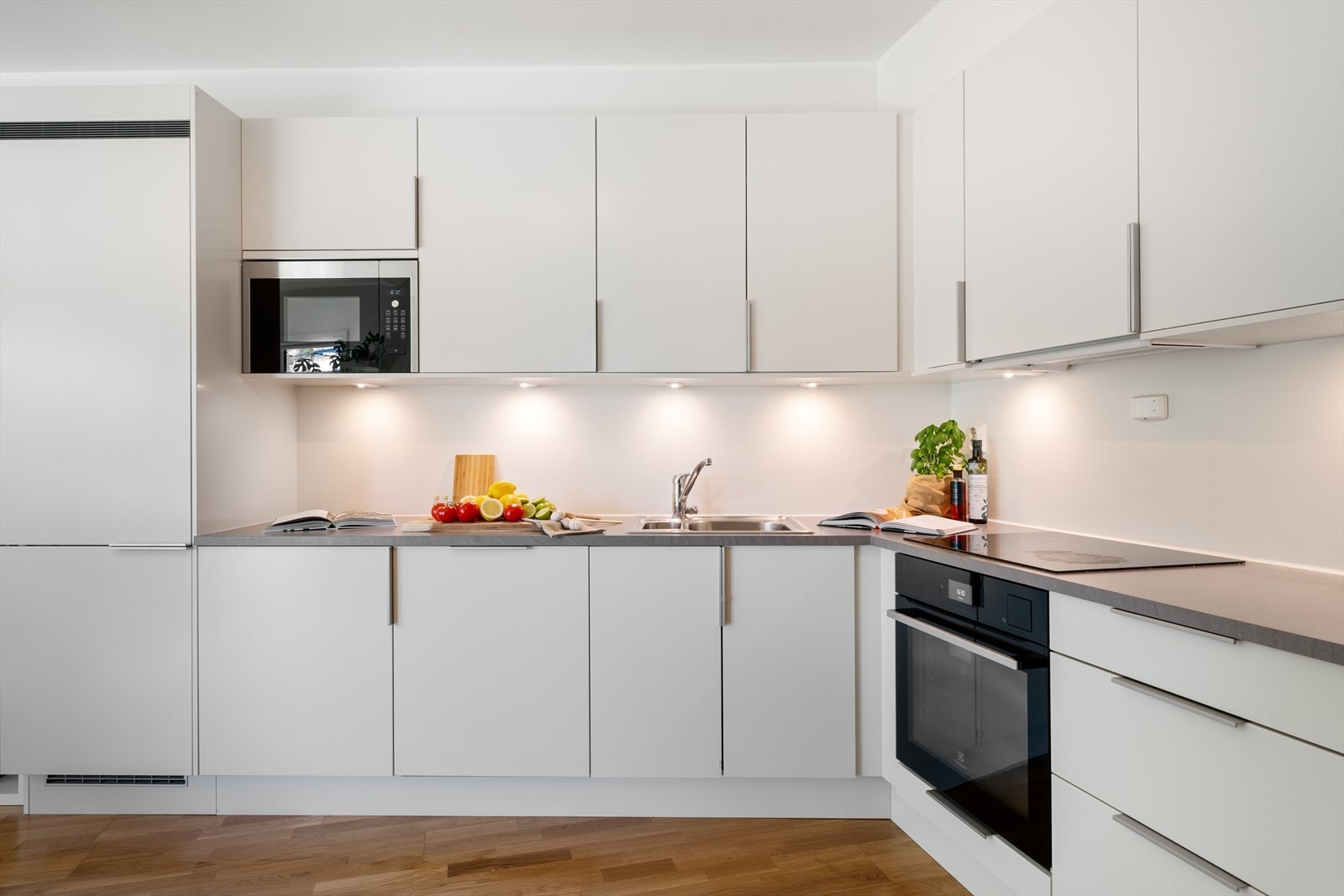 - Ny eier får gleden av integrerte hvitevarer hvor stekeovnen er av merket Electrolux (fra 2020), og resterende fra Siemens - Galleribilde