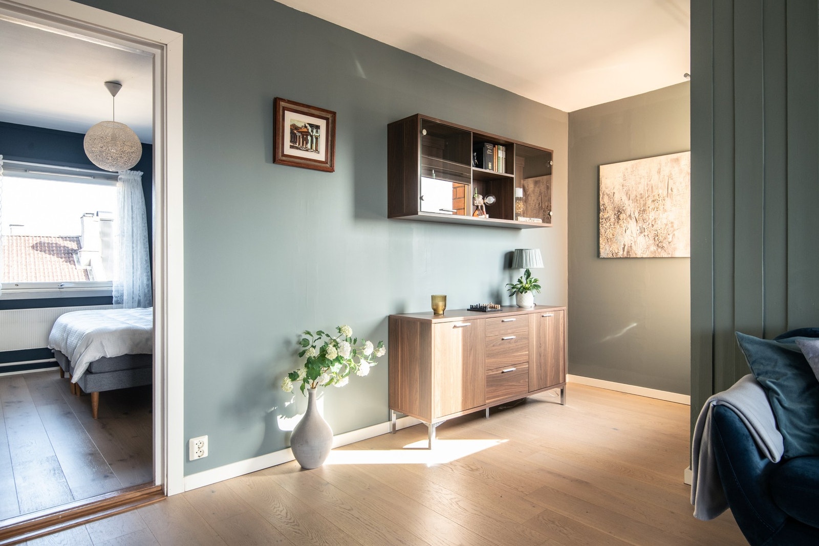 Det ekstra vinduet gir både mer naturlig lys og ekstra romfølelse. Galleribilde