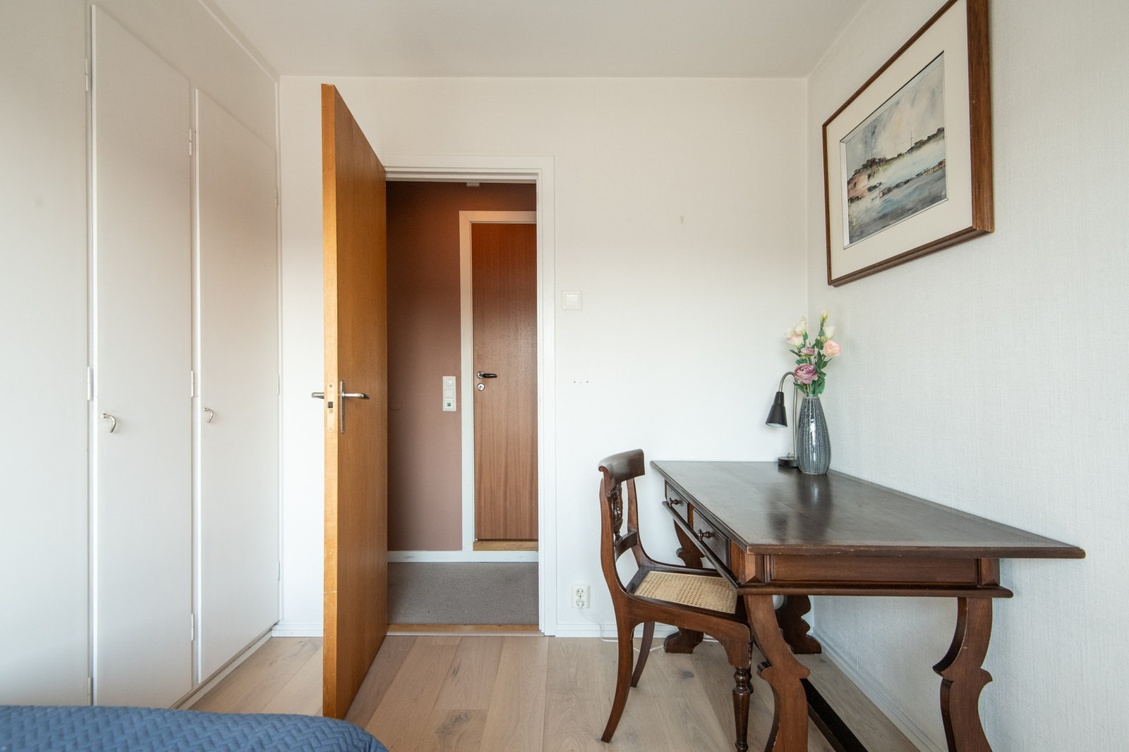 I tillegg er det et plassbygd garderobeskap på soverom 2. Galleribilde