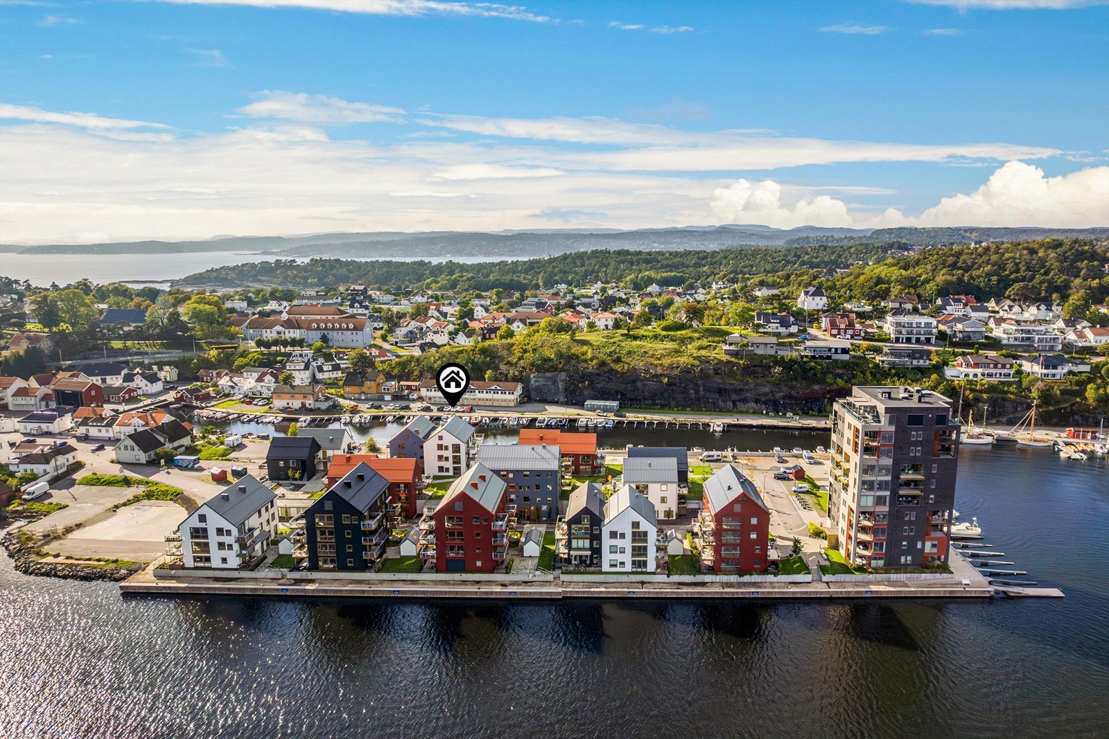 Koselig sentrum, flotte turområder og friarealer i gangavstand. Galleribilde