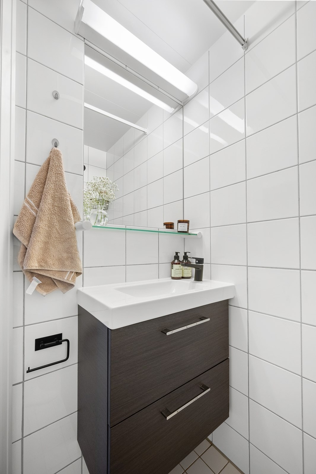 Borettslaget gjennomførte en felles rehabilitering av soilrør og bad i ca. 2001. Byttet vaskeservant og dusj i 2020 Galleribilde