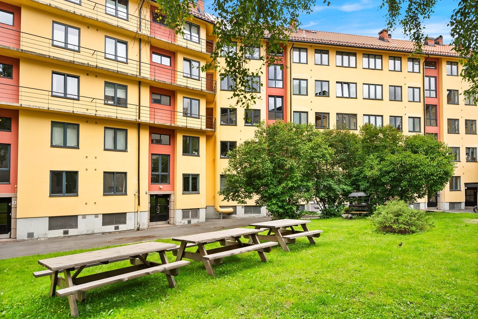 Borettslaget har 5 felles vaskerier som alle beboere kan benytte. Vaskeriene inneholder vaskemaskin og tørketrommel og er gratis å benytte Galleribilde