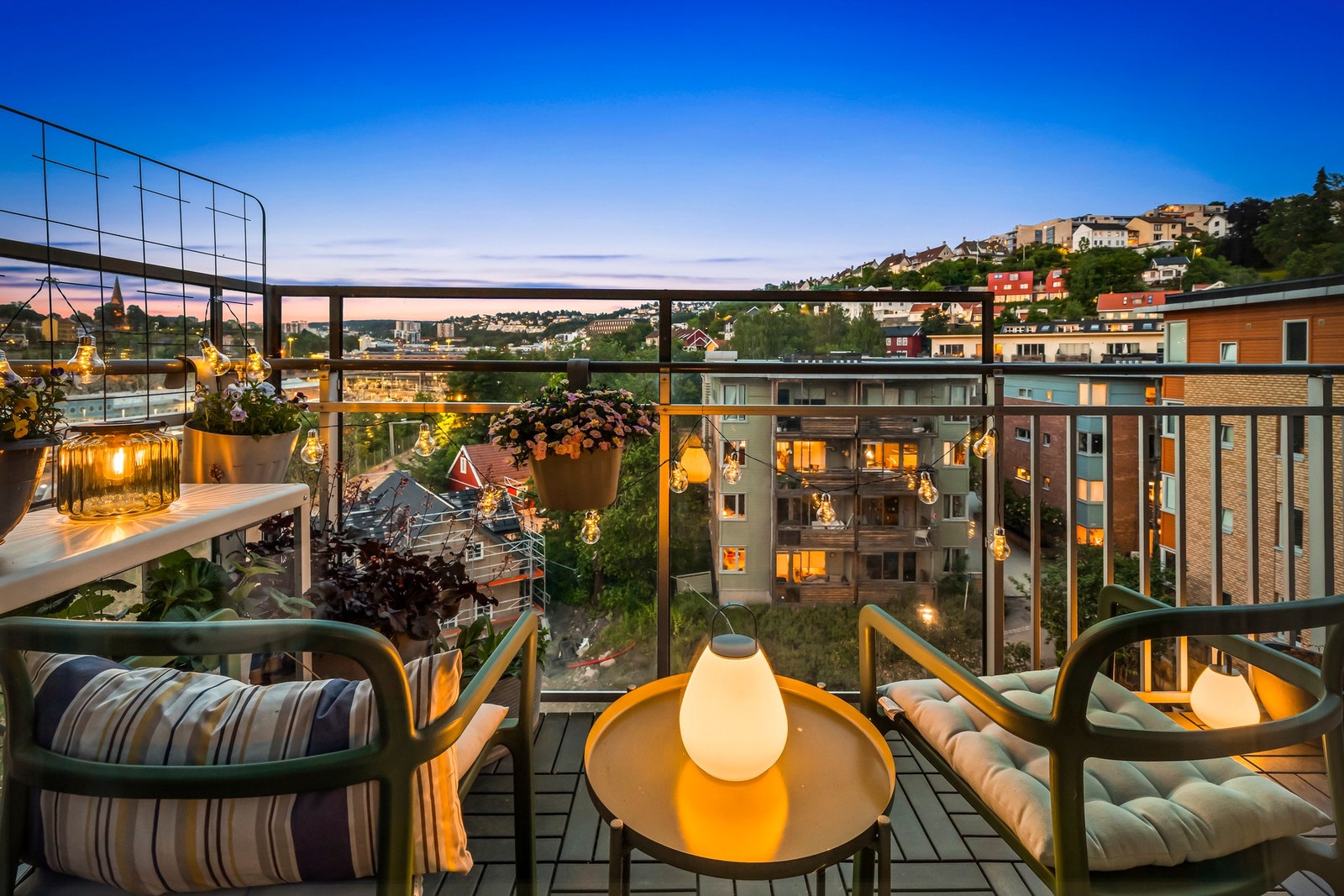 Østvendt balkong med utsikt. Galleribilde