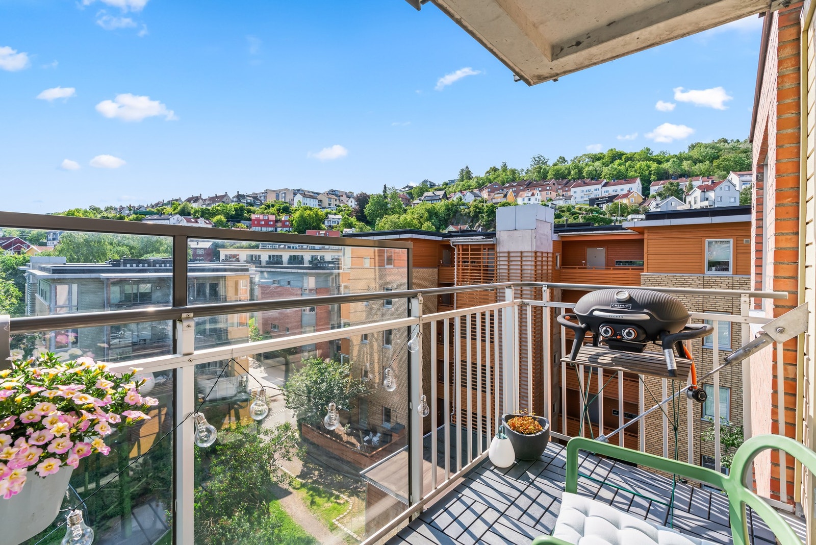 Det er tillatt å bruke elektrisk- eller gassgrill. Galleribilde