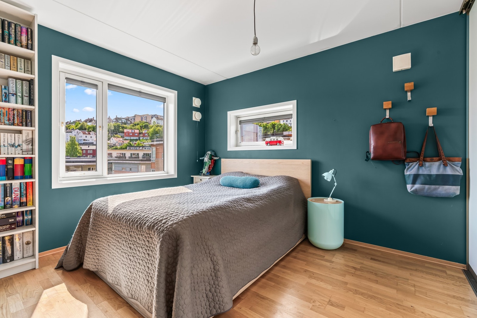 Soverommet er av god størrelse og har plisségardin for skjerming etter behov. Galleribilde