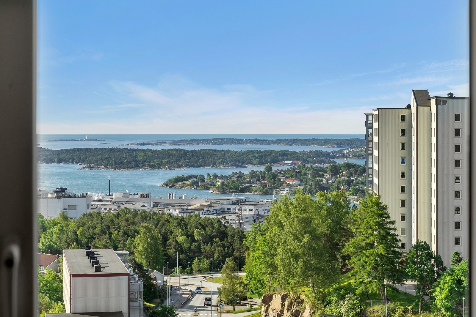 1 bod på loft og 1 bod i kjeller. Felles sykkelbod. Galleribilde