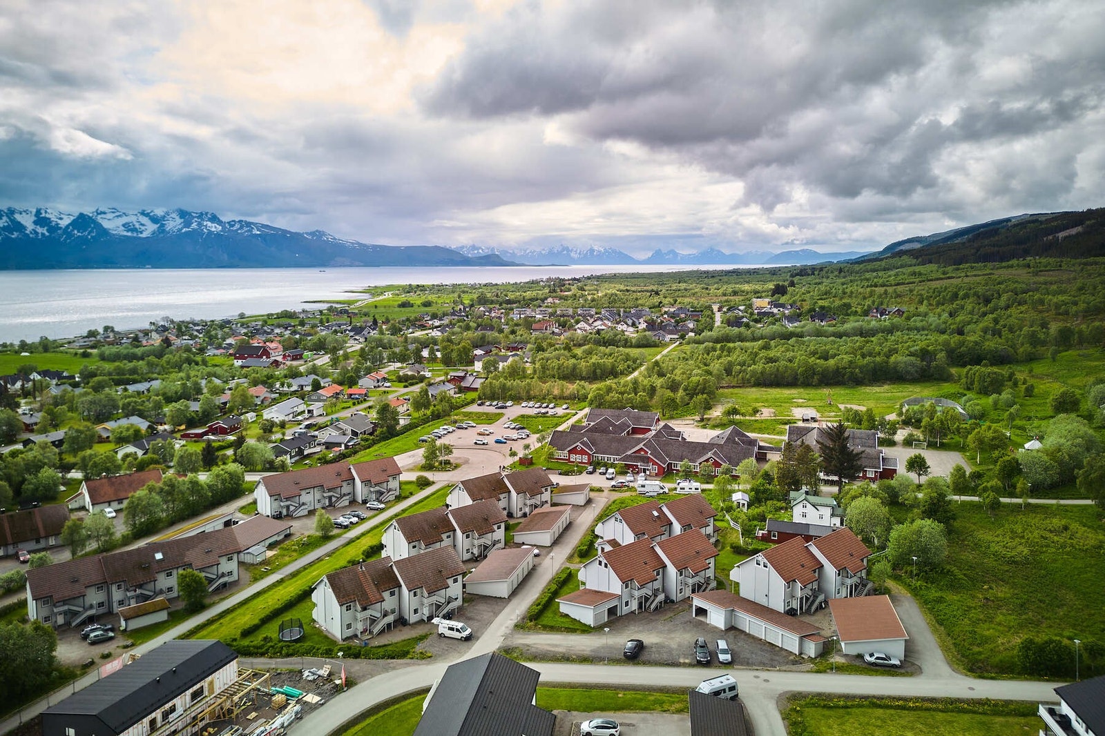 Området har flere flotte lekeplasser, som gir gode muligheter for lek og aktivitet for barn i alle aldre. Galleribilde