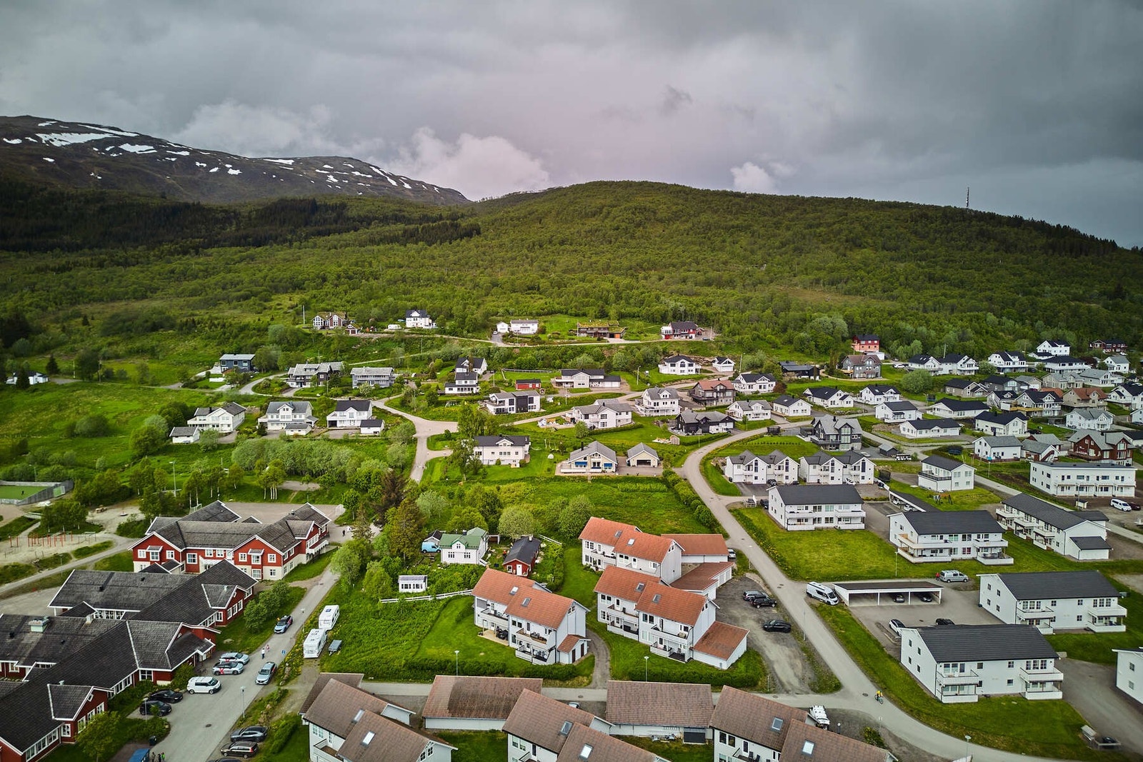 Lamarka skole ligger i like ved boligen sammen med flere populære barnehager. Galleribilde