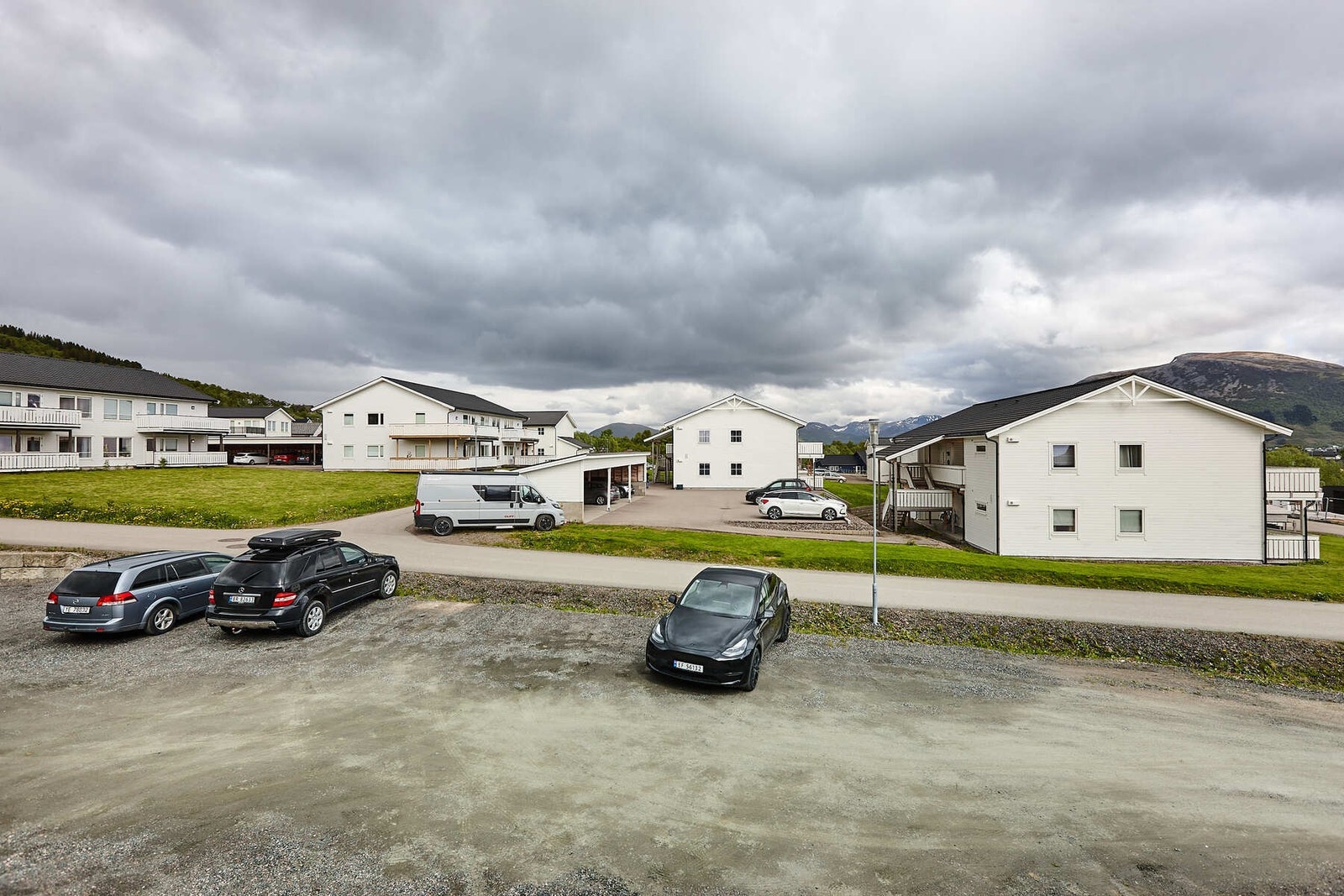 Sameiet har gode parkeringsmuligheter, med både faste plasser og gjesteparkering tilgjengelig. Galleribilde