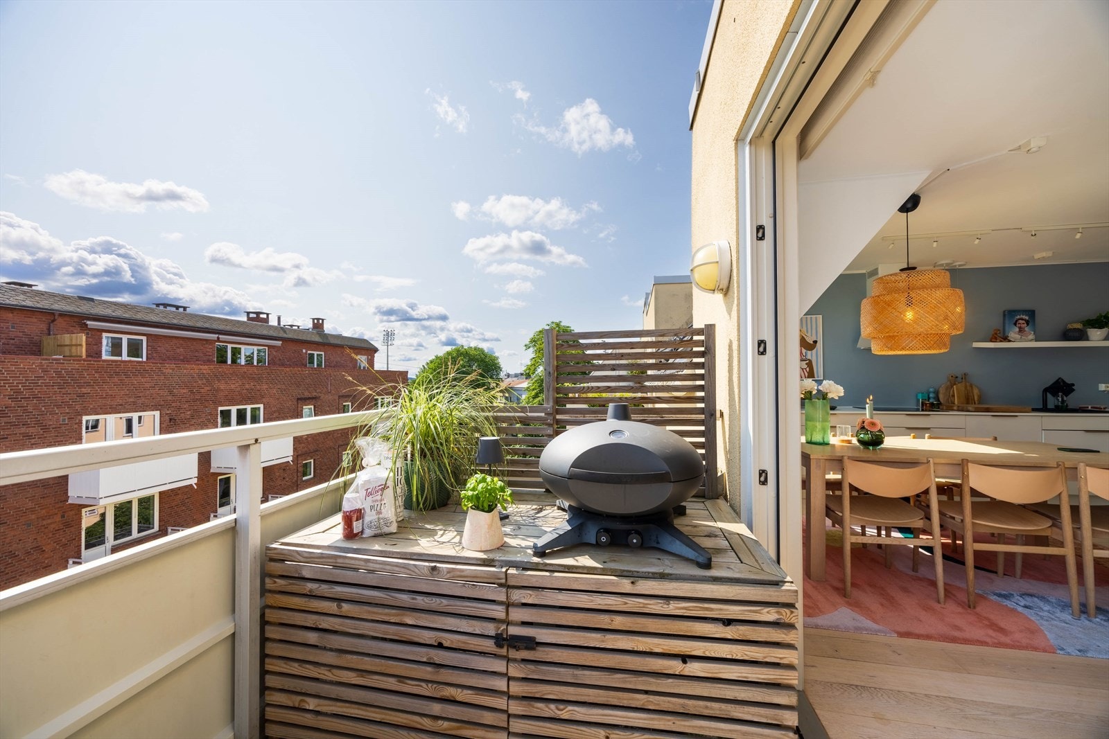 Plass til hyggelig sittegruppe og grill Galleribilde