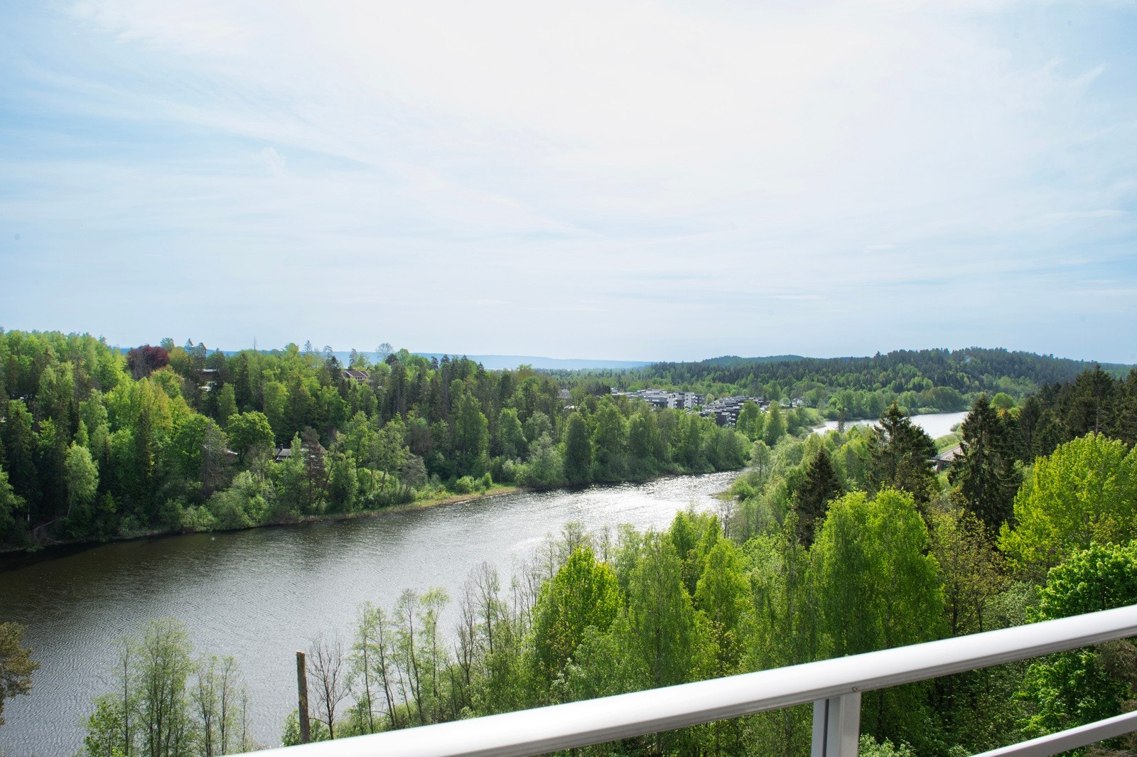 Veranda med utsikt mot Bondivann Galleribilde