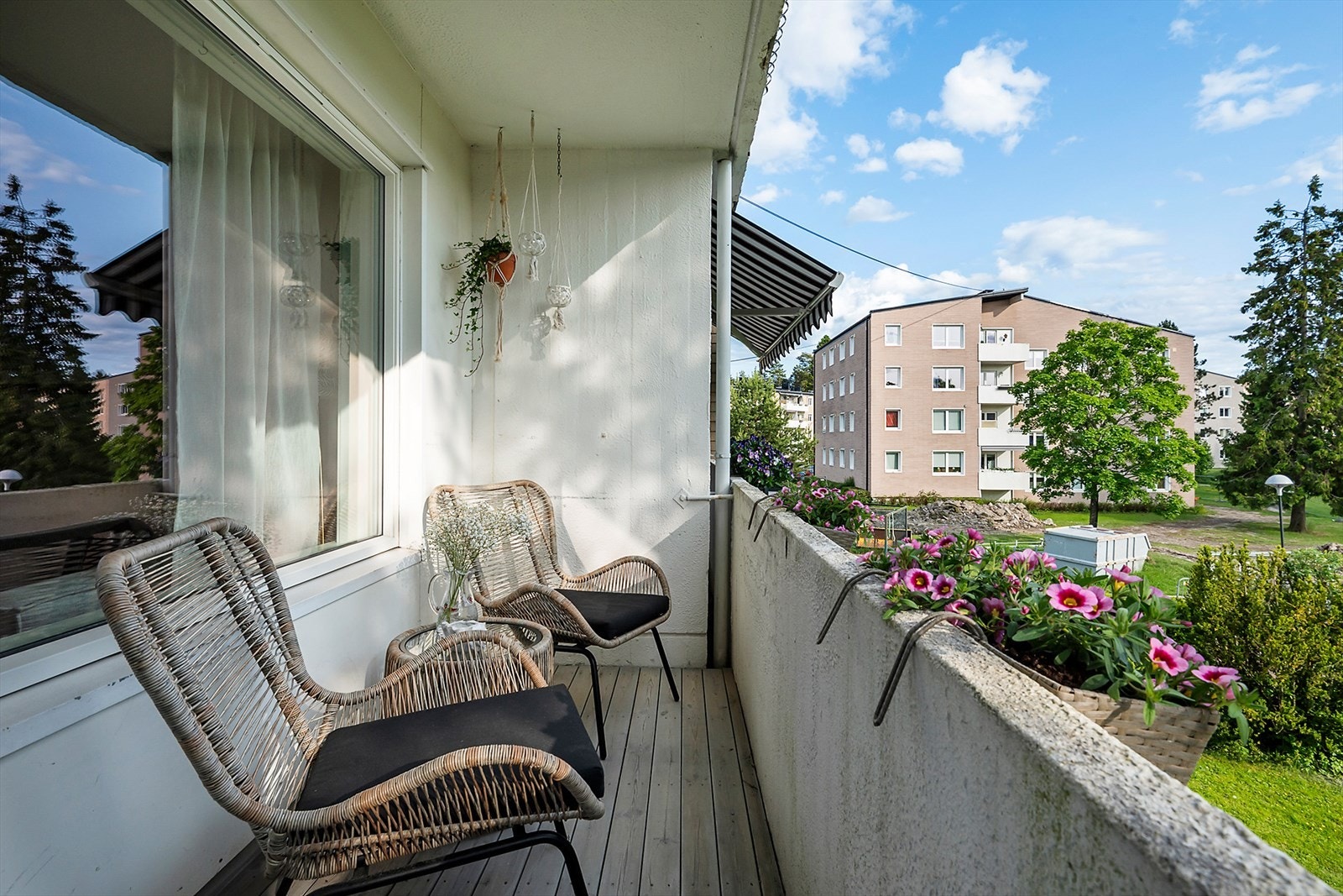 Sørvestvendt balkong med gode solforhold Galleribilde