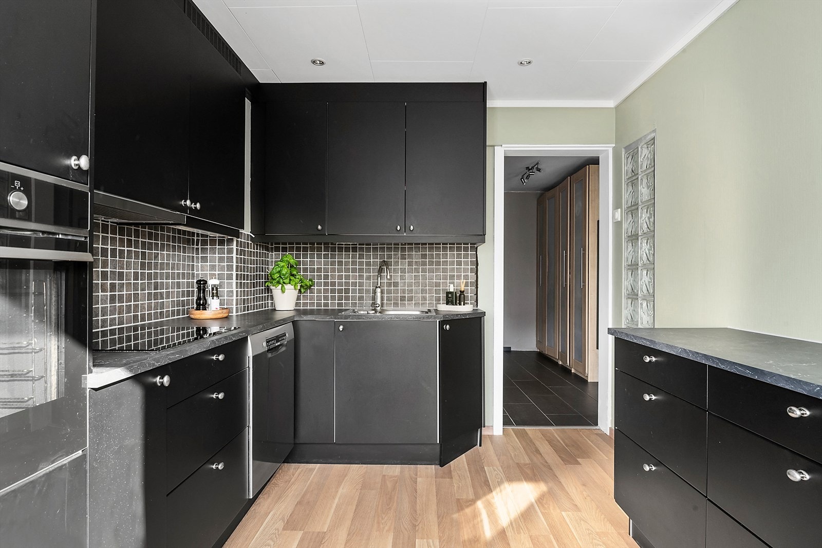 Nye fronter og benkeplate fra 2023 Galleribilde