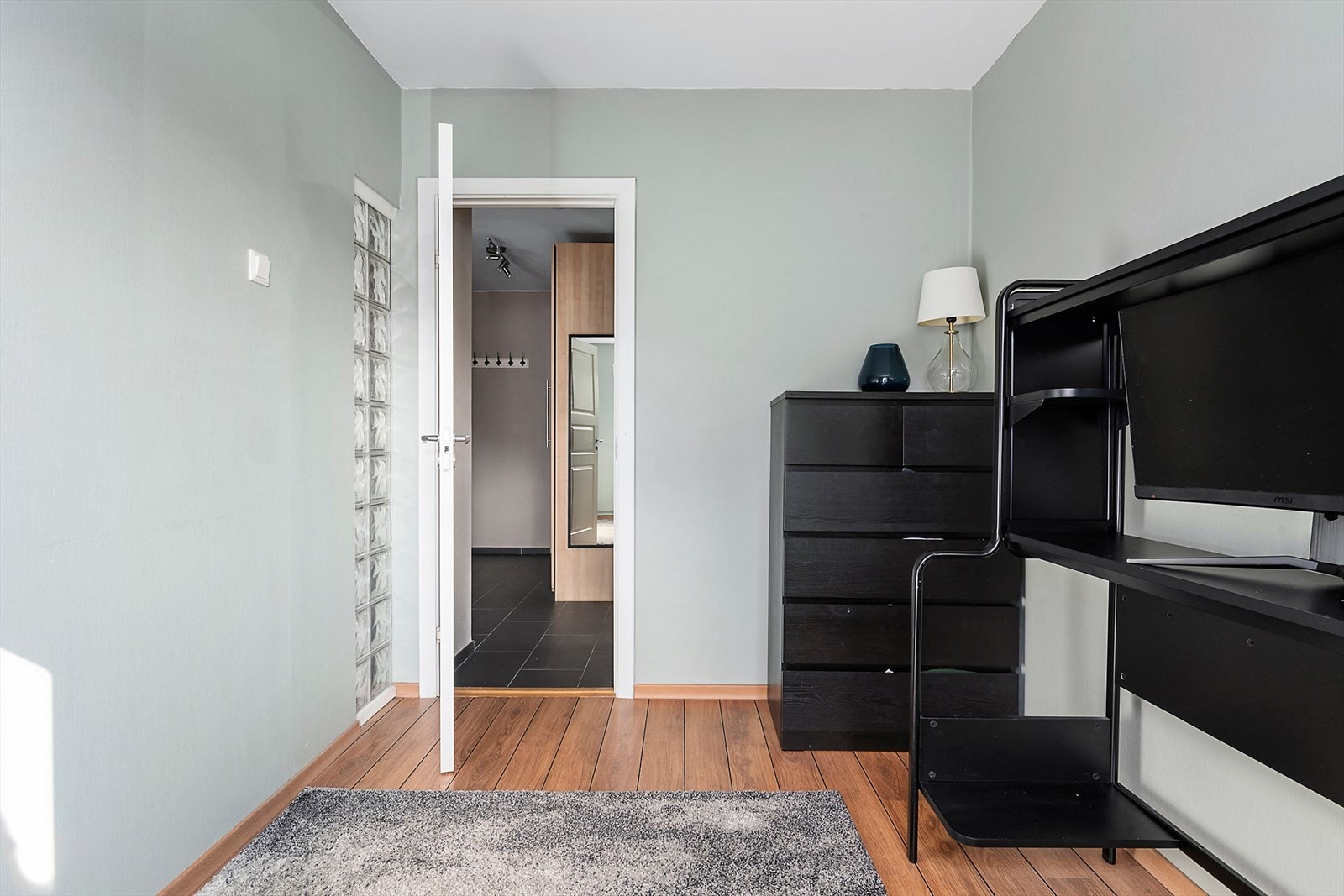 Soverom 3 er romslig og byr på gode innredningsmuligheter Galleribilde