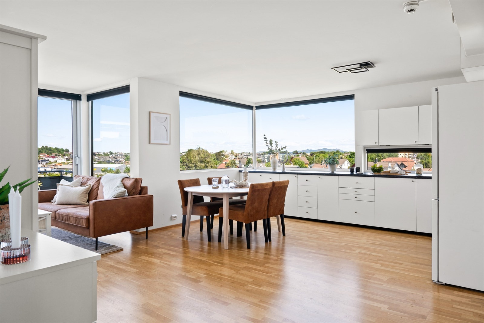 Det er gangavstand til matbutikker, Hundvågsenteret, flotte turområder og kort vei til busstopp Galleribilde