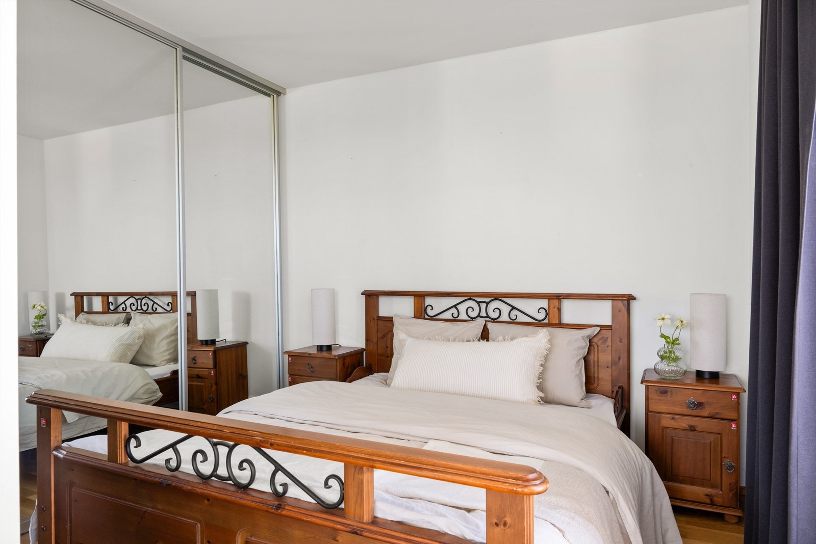 Soverom 2 har skyvedørsgarderobe Galleribilde