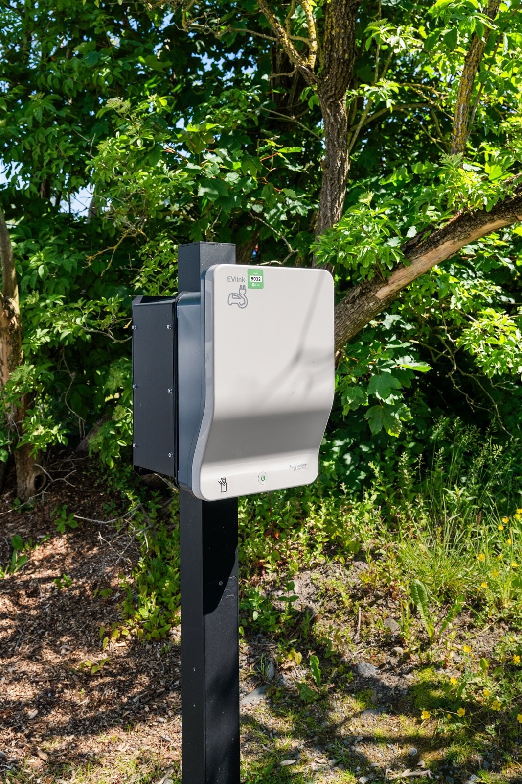 Sameiet har montert elbilladere på felles p-plass Galleribilde