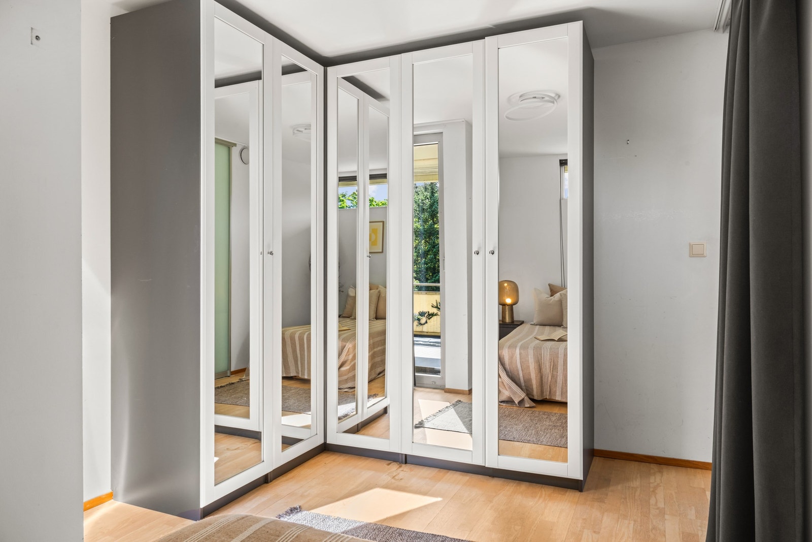 Begge soverom har godt med skapplass Galleribilde