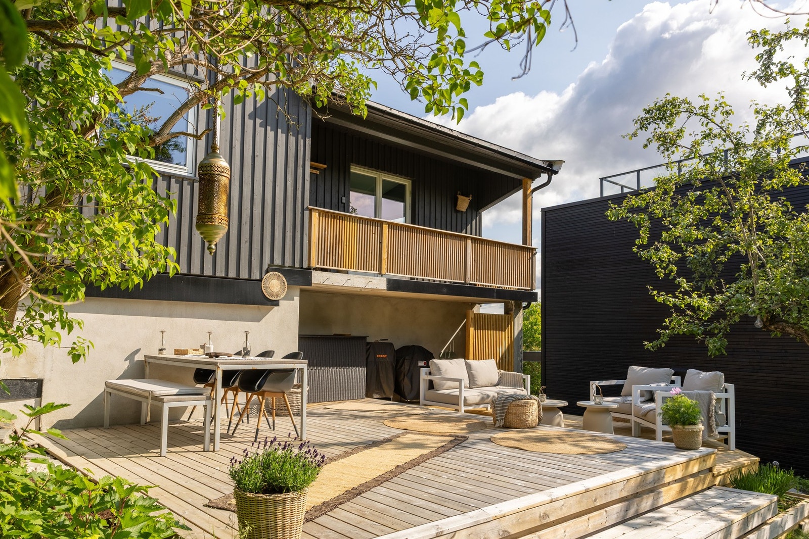 Innholdsrik og familievennlig halvpart tomannsbolig over tre plan med eneboligfølelse. Galleribilde