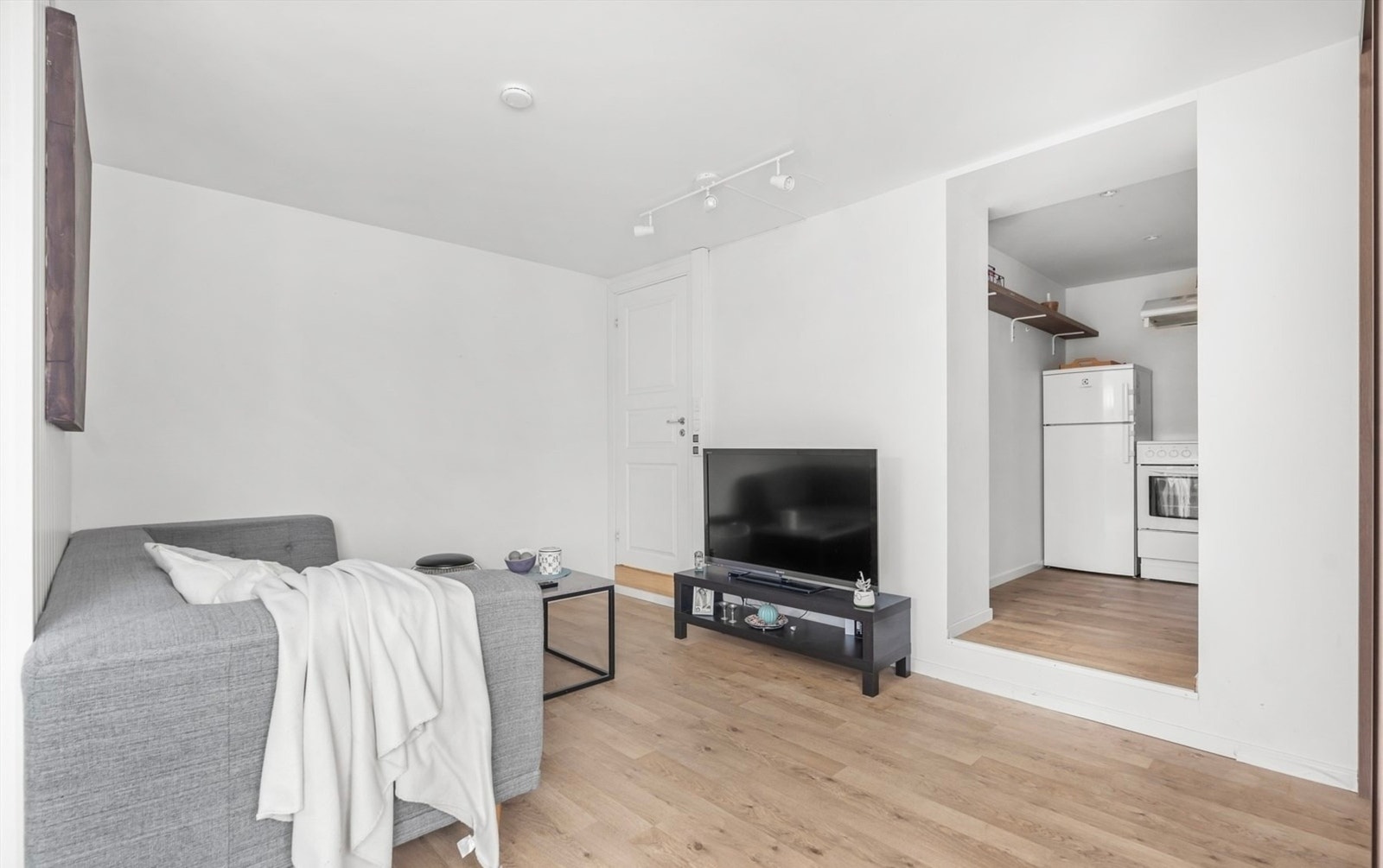 Godkjent utleiedel i underetasjen. Galleribilde