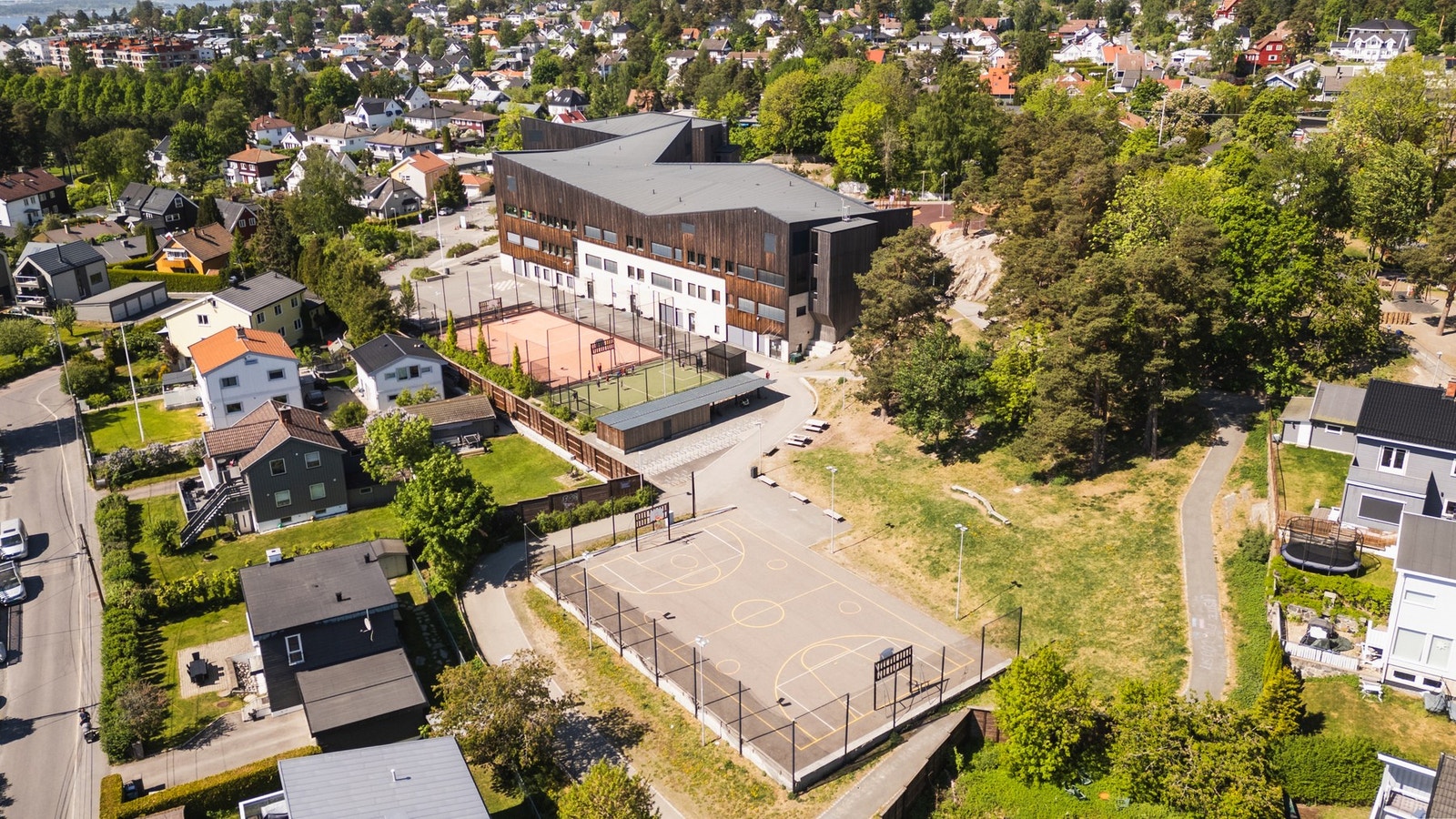 Barnevennlige omgivelser med kort og trygg skolevei til Munkerud skole. Galleribilde