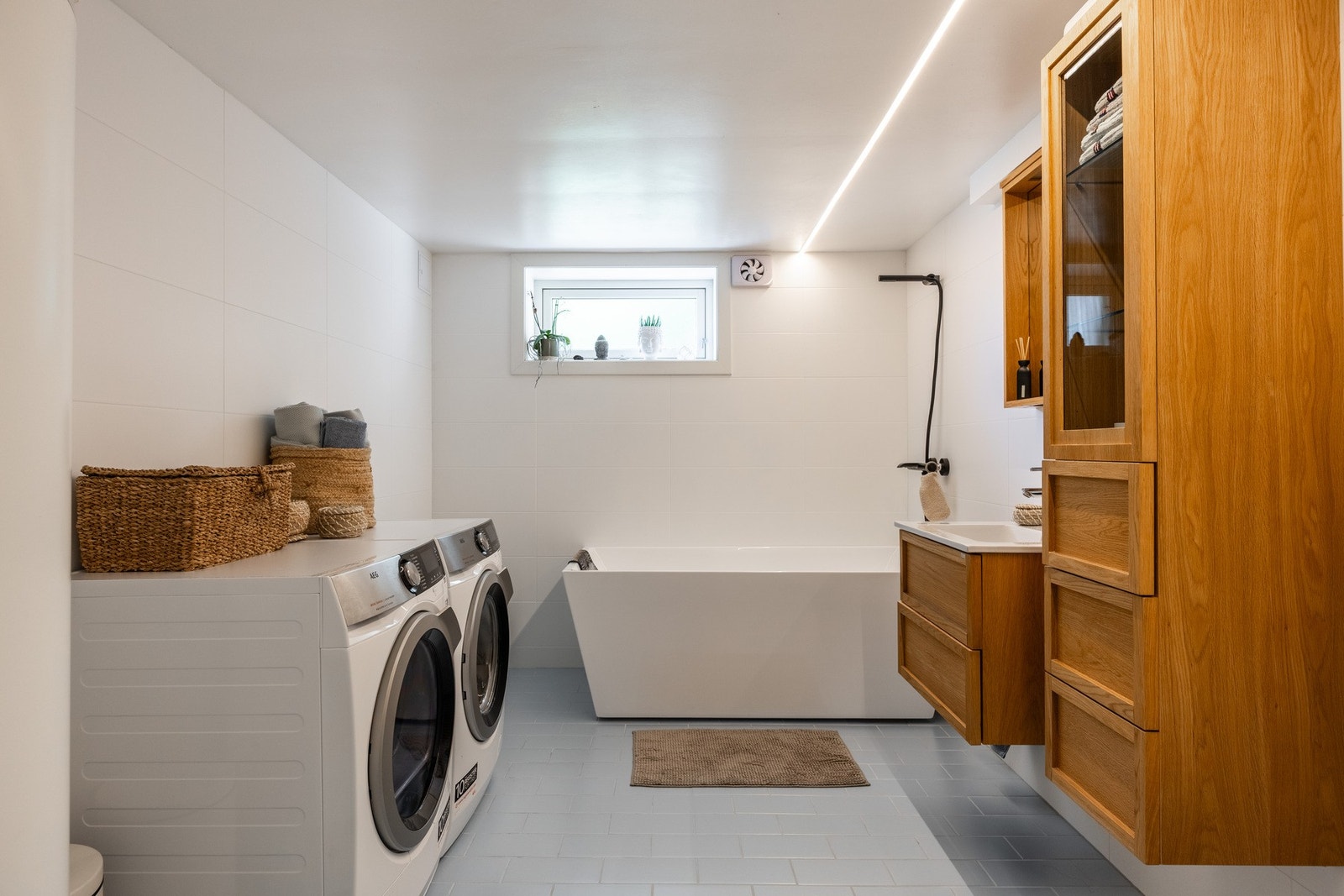 Baderom i underetasjen. Pent baderom fra 2016/2017. Galleribilde