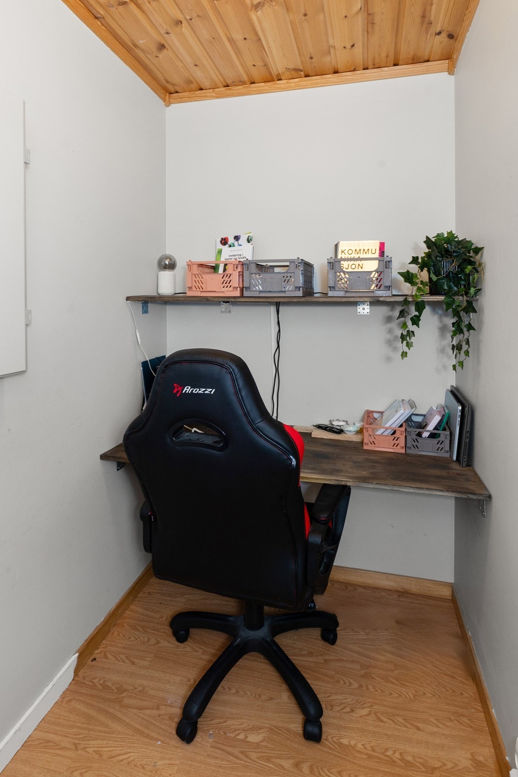 Liten bod Galleribilde