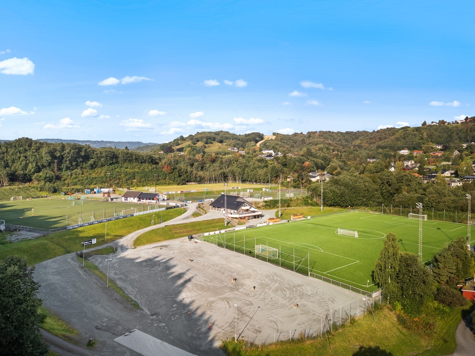 Gruva er nærmeste idrettsanlegg for fotball og ligger nært tomten. Galleribilde