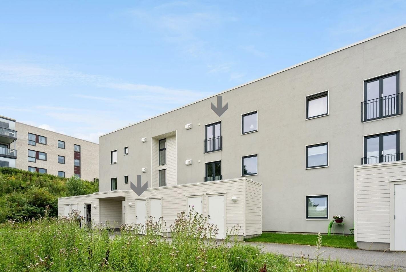 Leiligheten ligger på Hovland i Larvik med kort vei til Nordbyen kjøpesenter og Larvik sentrum Galleribilde