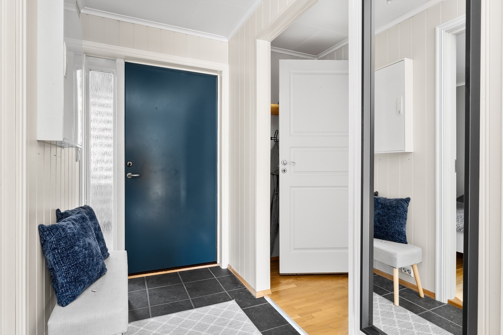 I entreen er det også varme i gulvet. Galleribilde