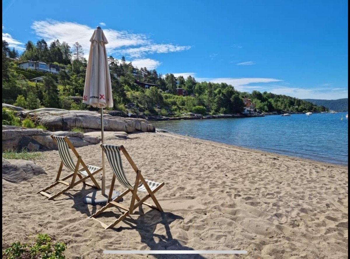 Herlig strand rett nedenfor tomta Galleribilde