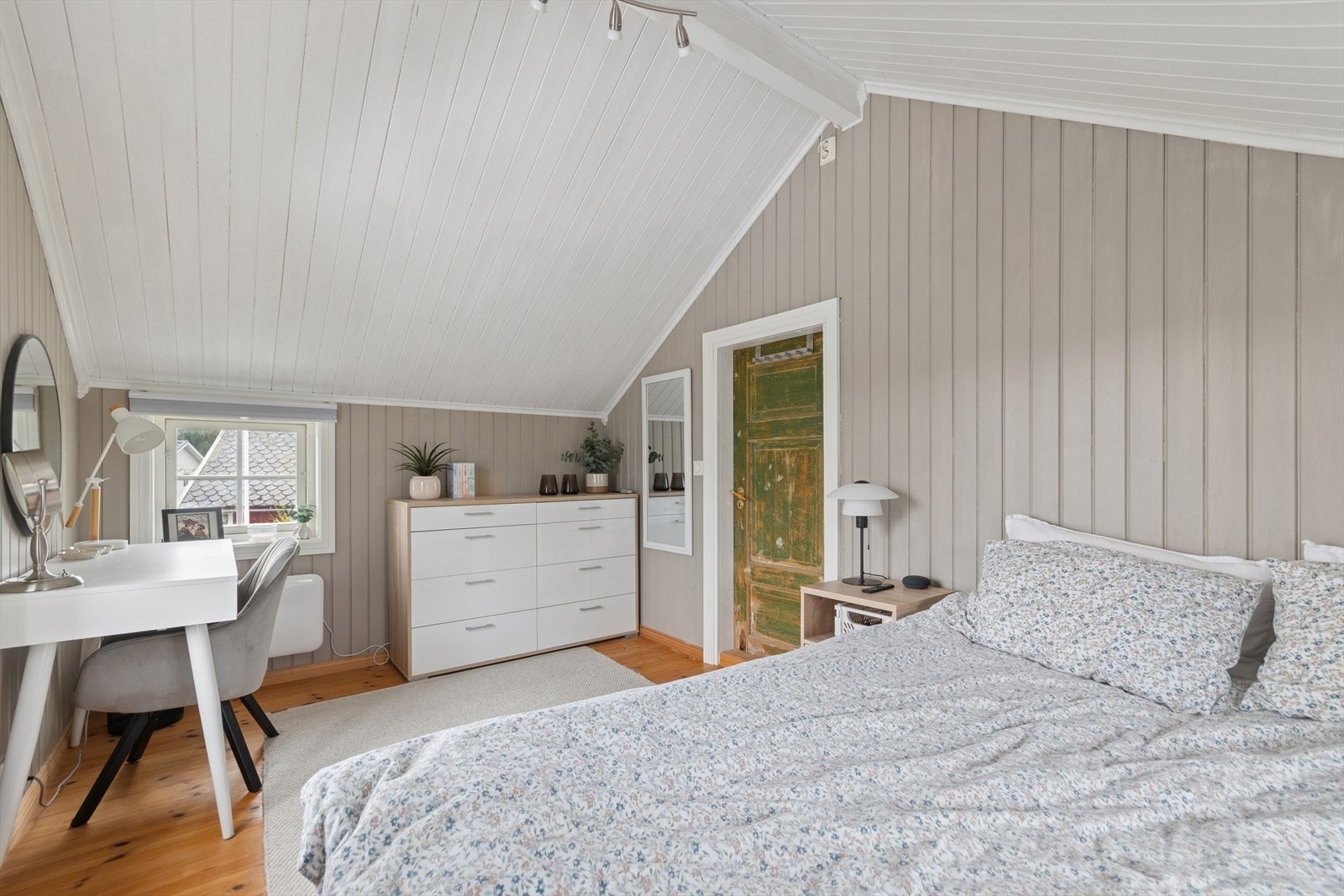 Begge soverommene er romslig med god plass til seng og møblering. Galleribilde