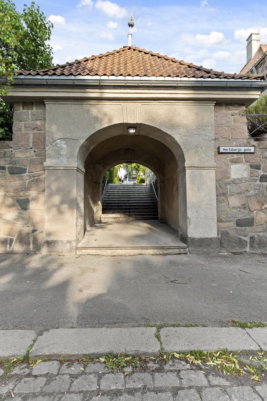 Liten koselig gjennomgang i nabolaget. Galleribilde