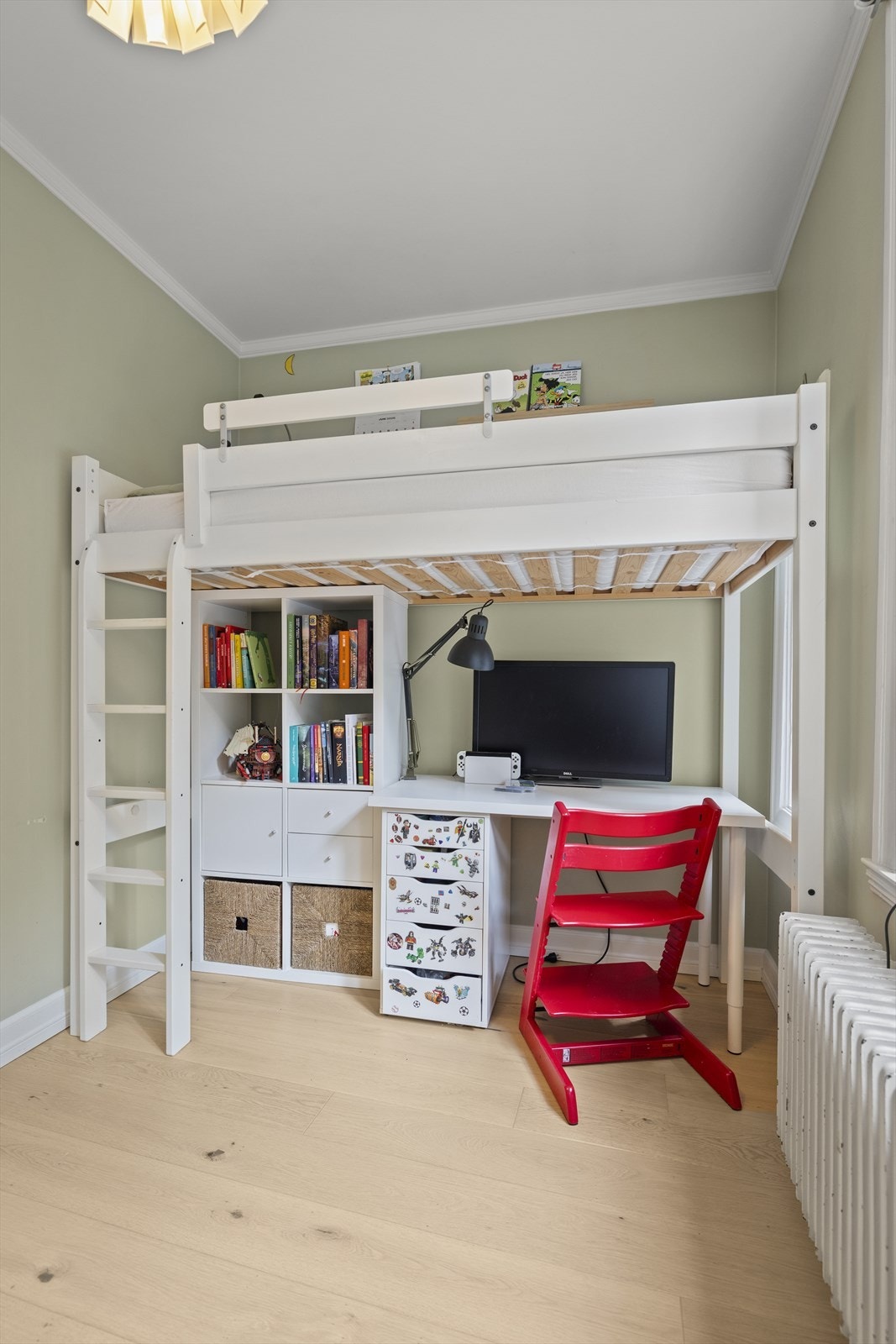 Den ekstra takhøyden skaper en luftig romfølelse og åpner for mange innredningsmuligheter. Galleribilde