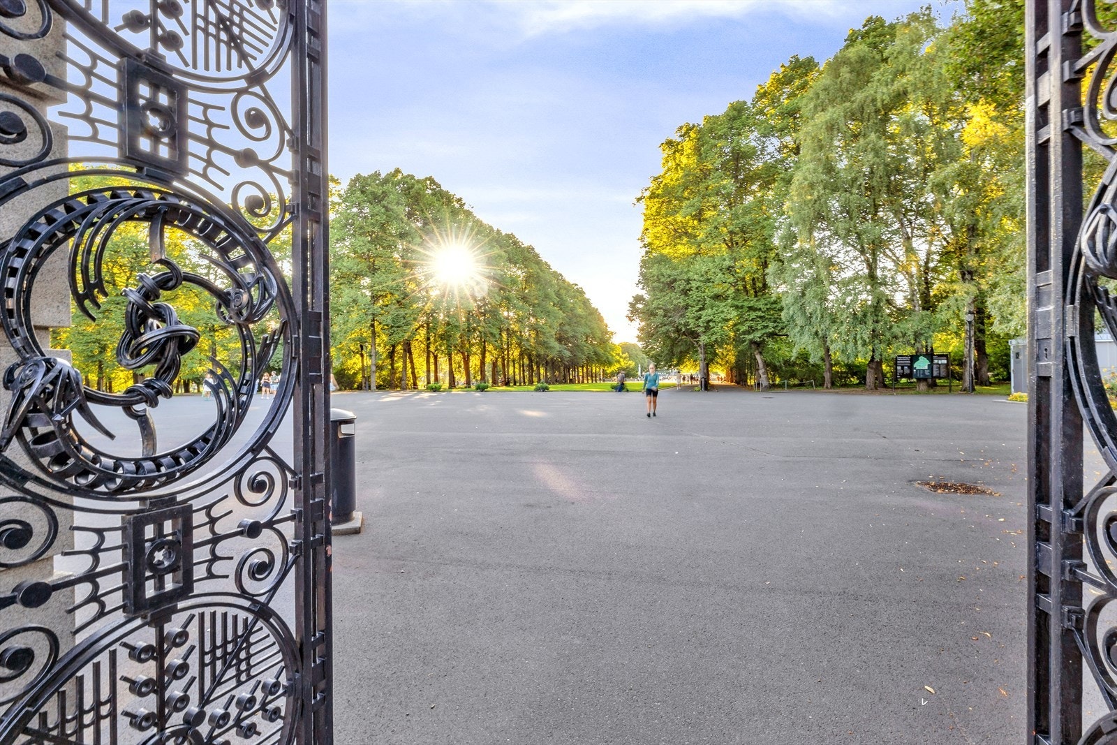 Ikke langt unna ligger vakre Frognerparken. Galleribilde