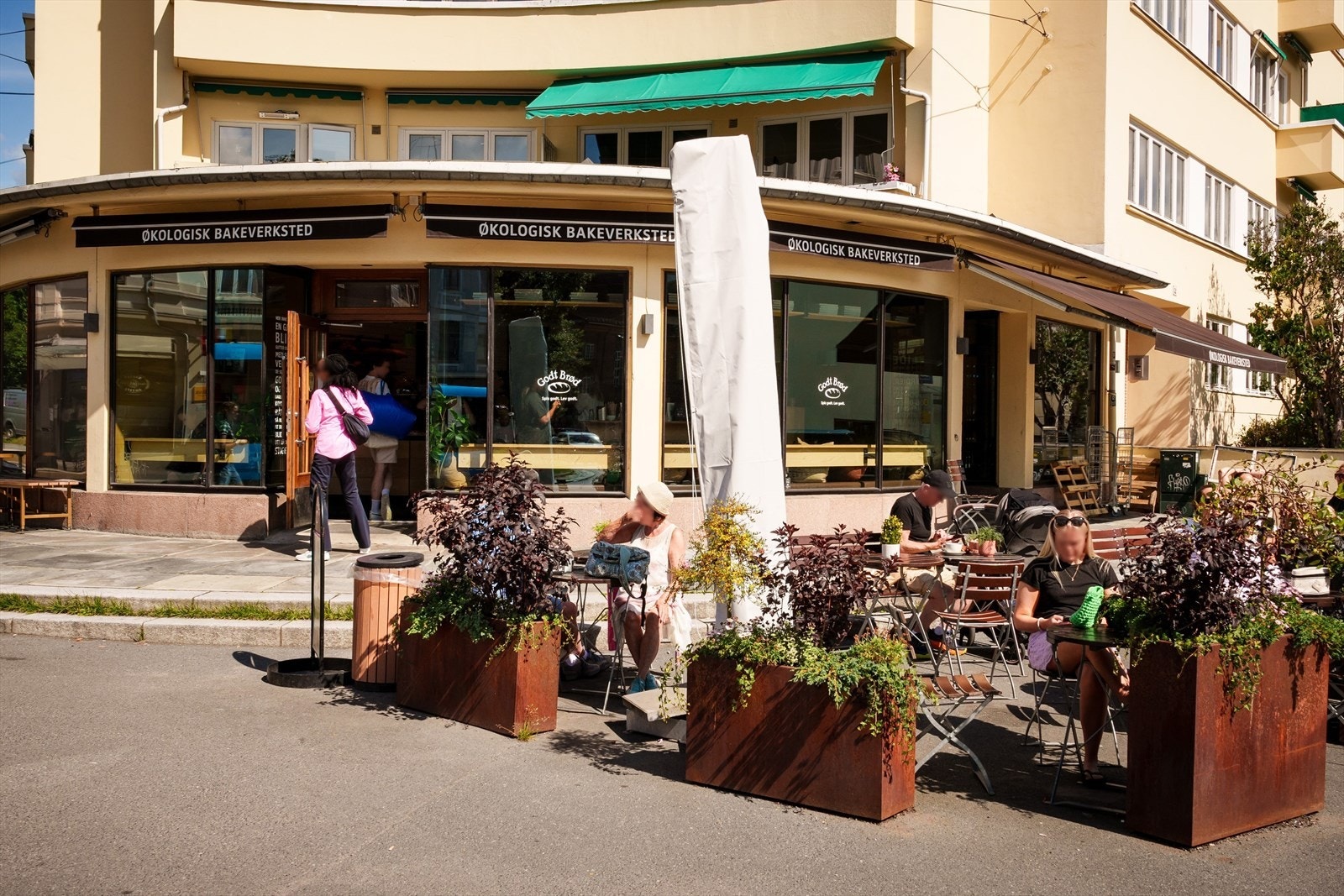 Ikke langt unna ligger Godt brød. Galleribilde