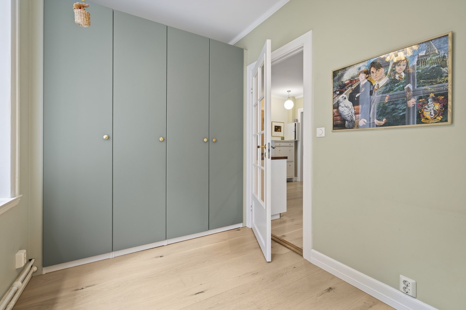 Soverom 2 har, i likhet med soverom 1, svært god oppbevaringsplass. Galleribilde