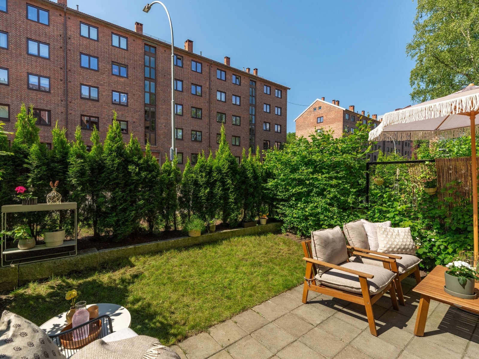 Leiligheten er beliggende i en rolig blindvei i idylliske omgivelser. Galleribilde