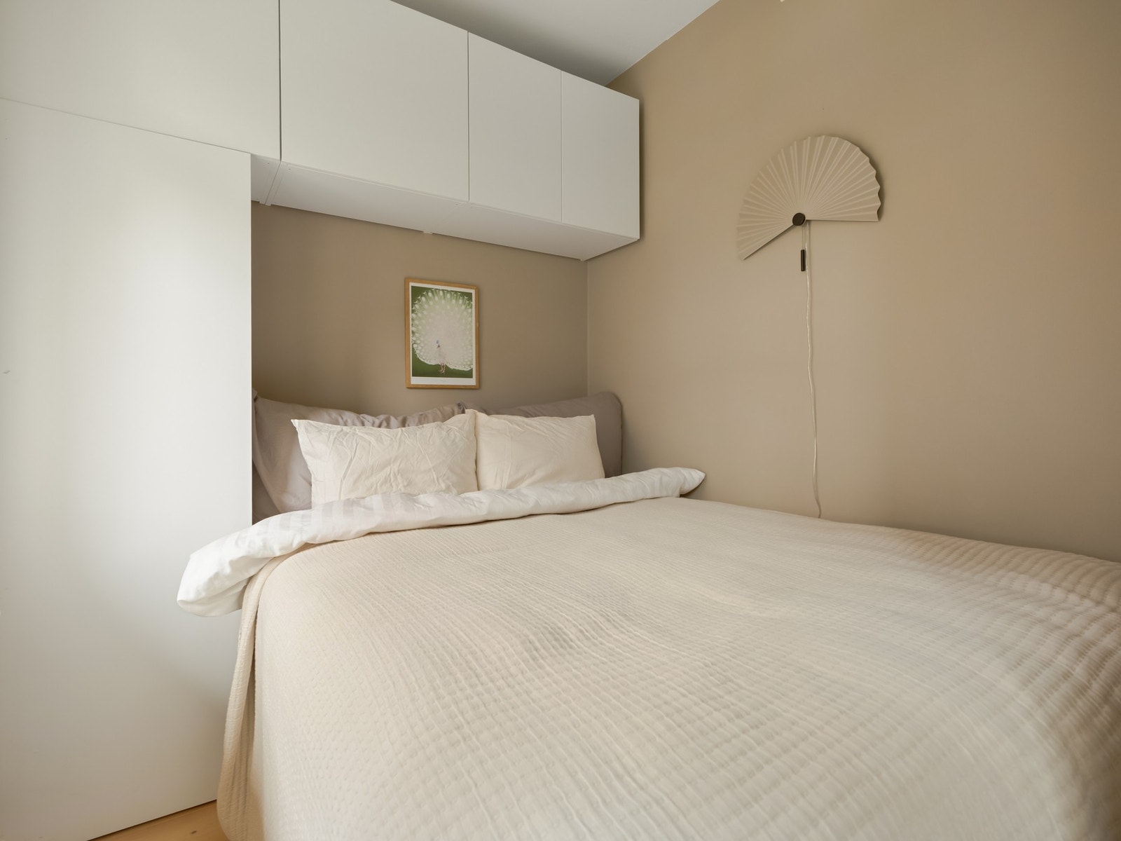 Soverommet er innredet med seng på 1,50 m, og garderobe. Galleribilde