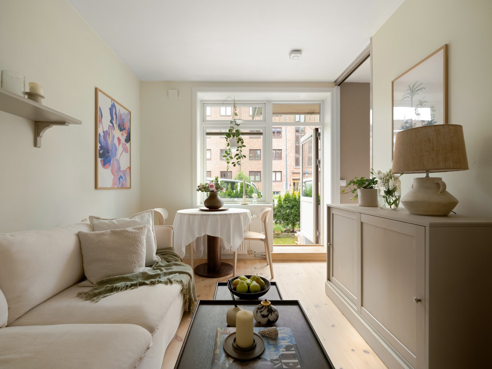 Takhøyden er målt opp til 2,60 m som sammen med store vindusflater er en ordentlig god kombinasjon. Galleribilde